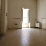 Rent 5 bedroom apartment of 140 m² in Napoli