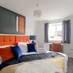 Rent 5 bedroom apartment of 9 m² in Huyton