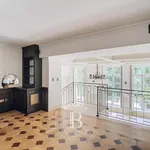 Rent 3 bedroom apartment of 208 m² in Paris