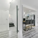 Rent 3 bedroom apartment of 69 m² in Bromley