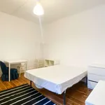 Rent a room of 220 m² in lisbon