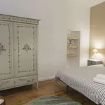 Rent a room of 100 m² in lisbon