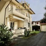 Rent 6 bedroom house of 179 m² in Pietrasanta