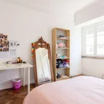 Rent a room of 100 m² in lisbon