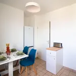 Rent 4 bedroom apartment in Paris