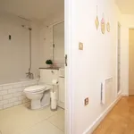 Rent 2 bedroom flat of 74 m² in Cardiff