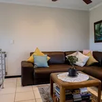 Rent 3 bedroom apartment of 137 m² in Greenstone Hill