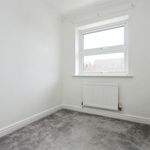 Rent 3 bedroom flat in South East England