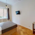 Rent 8 bedroom apartment in Madrid