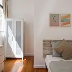 Rent a room of 160 m² in lisbon