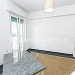 Affitto 4 camera appartamento di 85 m² in Genoa