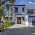 Rent 4 bedroom house of 380 m² in Puerto Banús