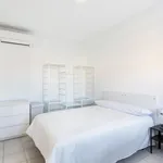 Rent 4 bedroom apartment in Granada