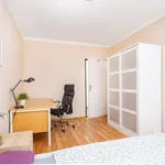 Rent 4 bedroom apartment in Prague