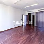 Rent 2 bedroom apartment of 163 m² in Palm Jumeirah