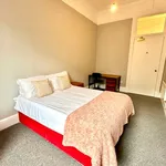 Rent 6 bedroom flat in Glasgow