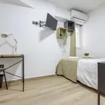 Rent a room of 170 m² in valencia