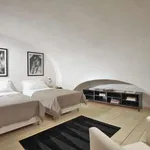 Rent 2 bedroom apartment of 90 m² in rome