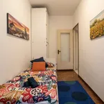 Rent a room of 150 m² in milan