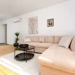 Rent 2 bedroom apartment of 90 m² in Grad Rijeka