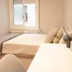 Rent 4 bedroom apartment in Barcelona