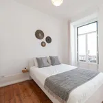 Rent a room of 120 m² in lisbon