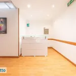 Affitto 6 camera appartamento di 215 m² in Rome