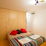 Rent a room of 30 m² in Porto