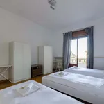 Rent 1 bedroom apartment in Genoa