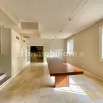 Rent 5 bedroom house of 615 m² in Modena