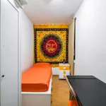 Rent 4 bedroom apartment in Barcelona