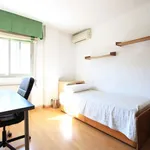 Rent a room of 120 m² in madrid