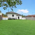 Rent 3 bedroom house of 610 m² in Caloundra