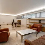 Maison de 418 m² avec 4 chambre(s) en location à Etterbeek