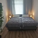 Miete 3 Schlafzimmer wohnung von 1076 m² in Cologne