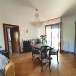 Affitto 4 camera appartamento di 80 m² in Prato