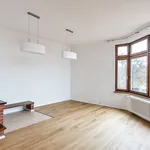 Pronajměte si 6 ložnic/e dům o rozloze 305 m² v Prague