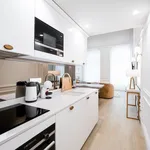 Rent 2 bedroom apartment of 69 m² in Porto