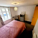 Rent 2 bedroom flat in Salford