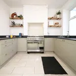 Rent 2 bedroom flat of 74 m² in Cardiff