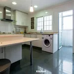 Rent a room of 190 m² in Valencia