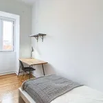 Rent a room of 120 m² in lisbon