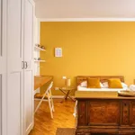 Rent 1 bedroom apartment of 50 m² in milan