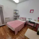 Rent a room of 180 m² in madrid