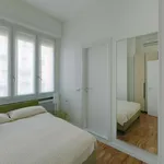 Rent 4 bedroom apartment of 50 m² in Milan