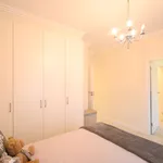 Rent 2 bedroom apartment of 113 m² in Bedfordview