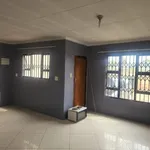 Rent 3 bedroom house of 308 m² in Soweto