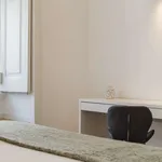 Rent a room of 140 m² in lisbon