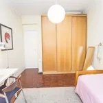 Rent a room of 80 m² in lisbon