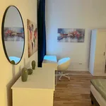 Miete 6 Schlafzimmer wohnung von 280 m² in Frankfurt am Main